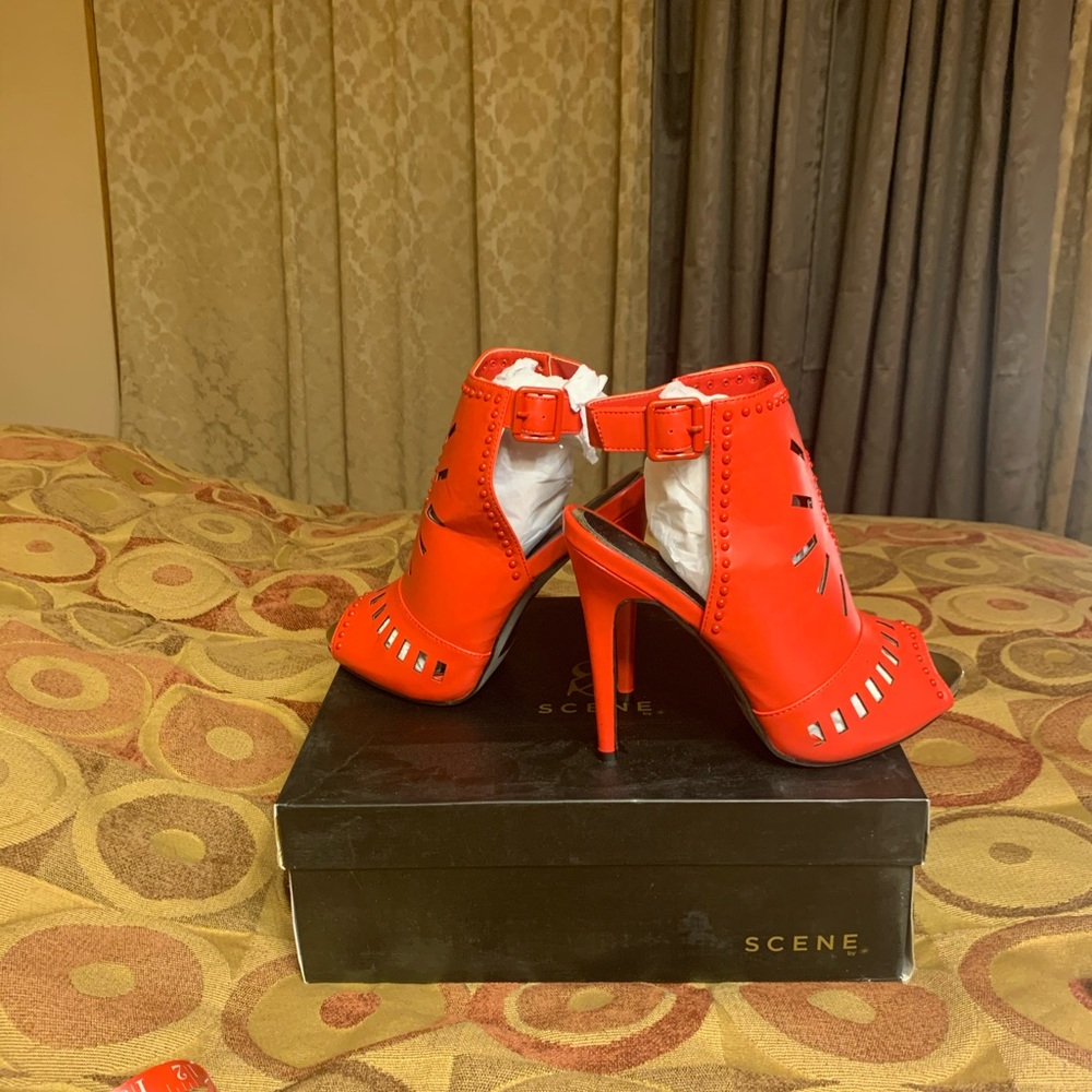 Scene by ShoeDazzle heels (Elani) - Picture 1 of 5